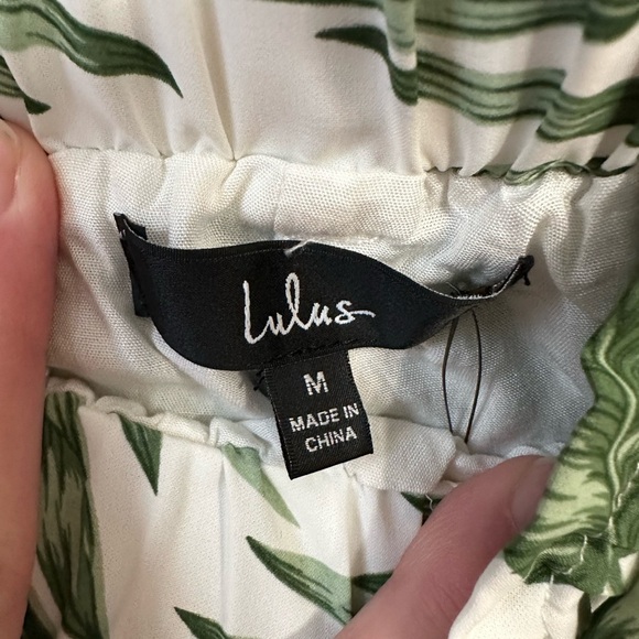 Lulu's High Waist Green and White Tropical Shorts resort wear vacation Size M - Picture 3 of 8